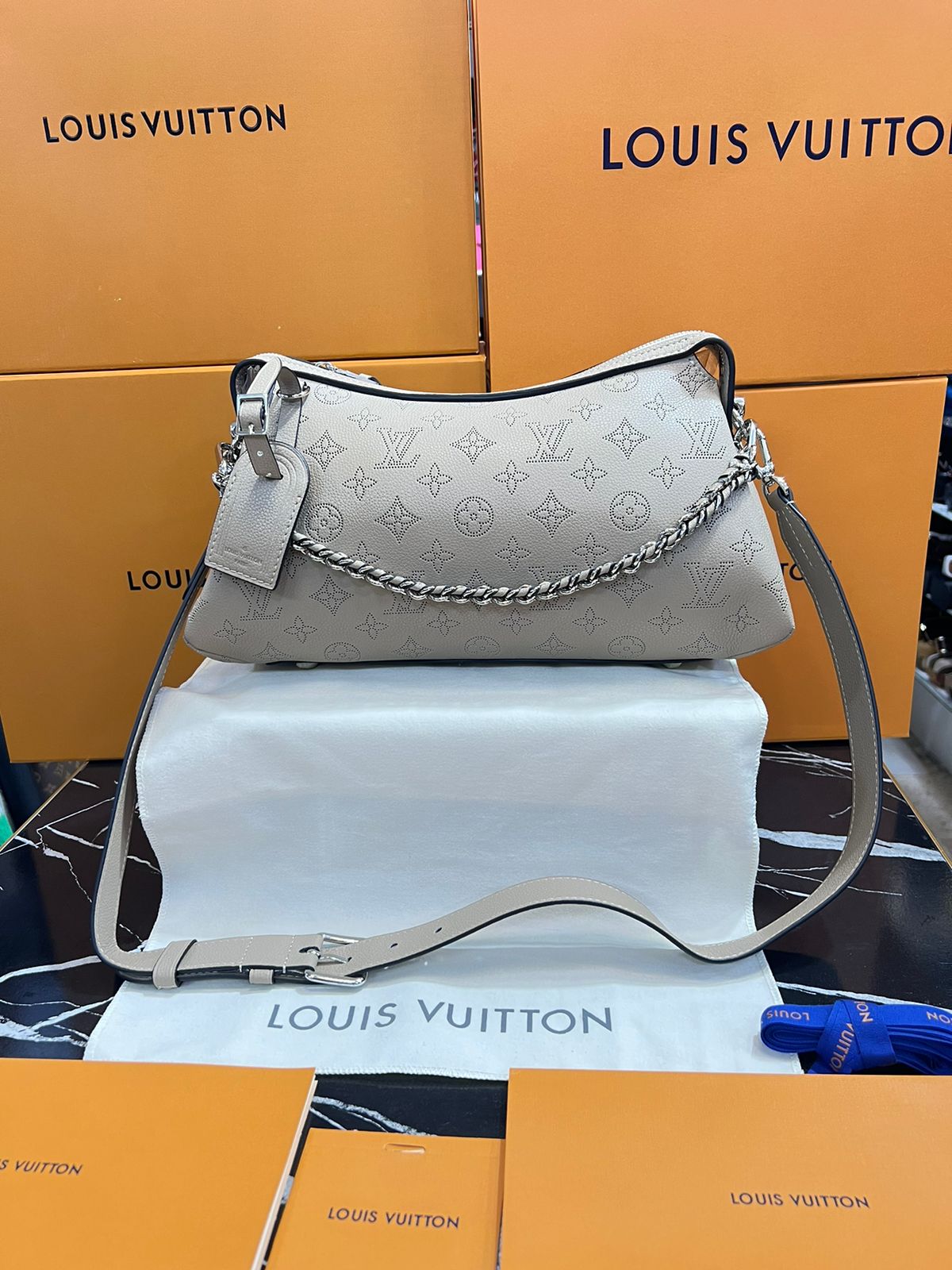 Louis Vuitton Beige Piel