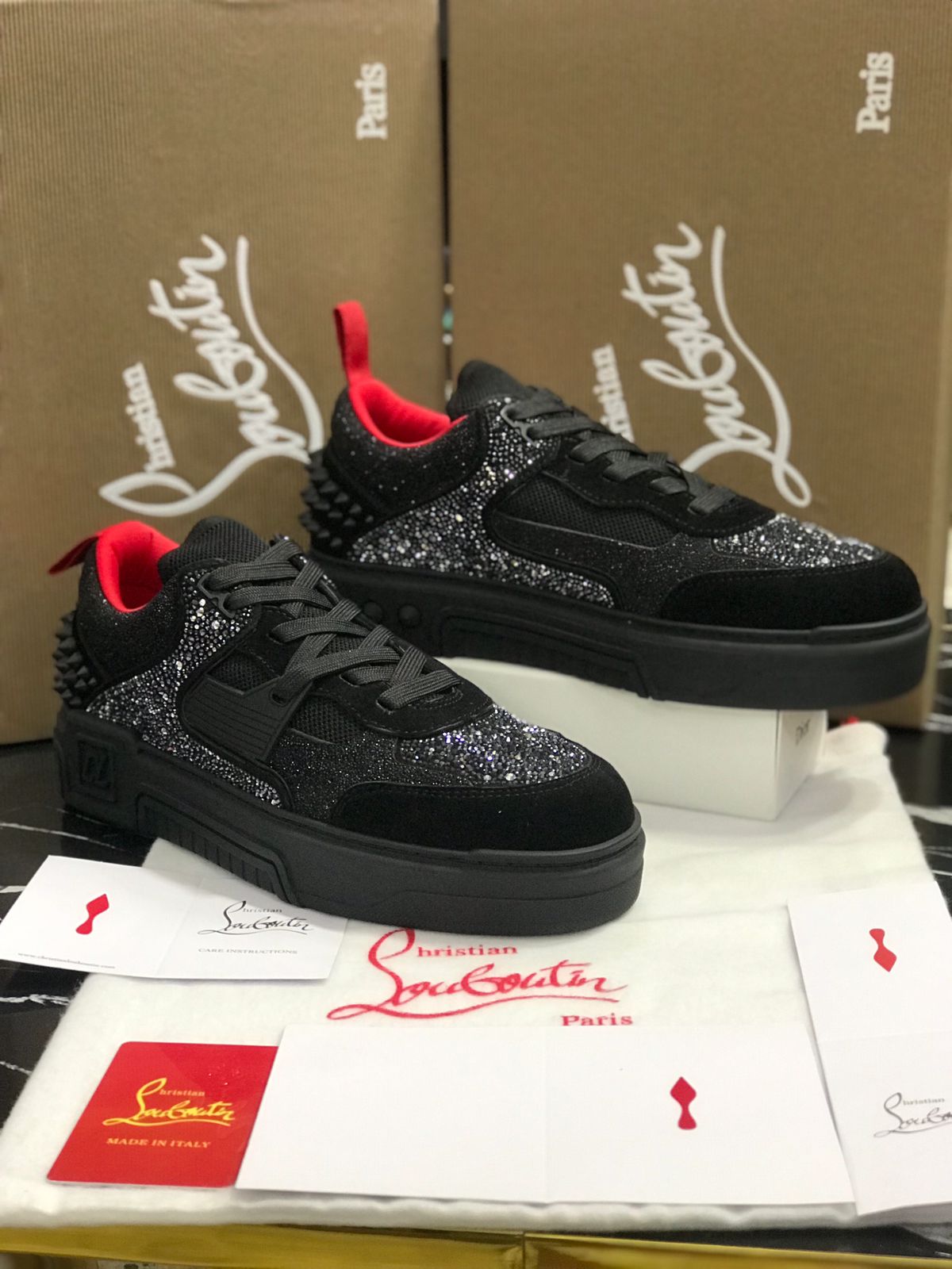 Louboutin tenis negros Caballero