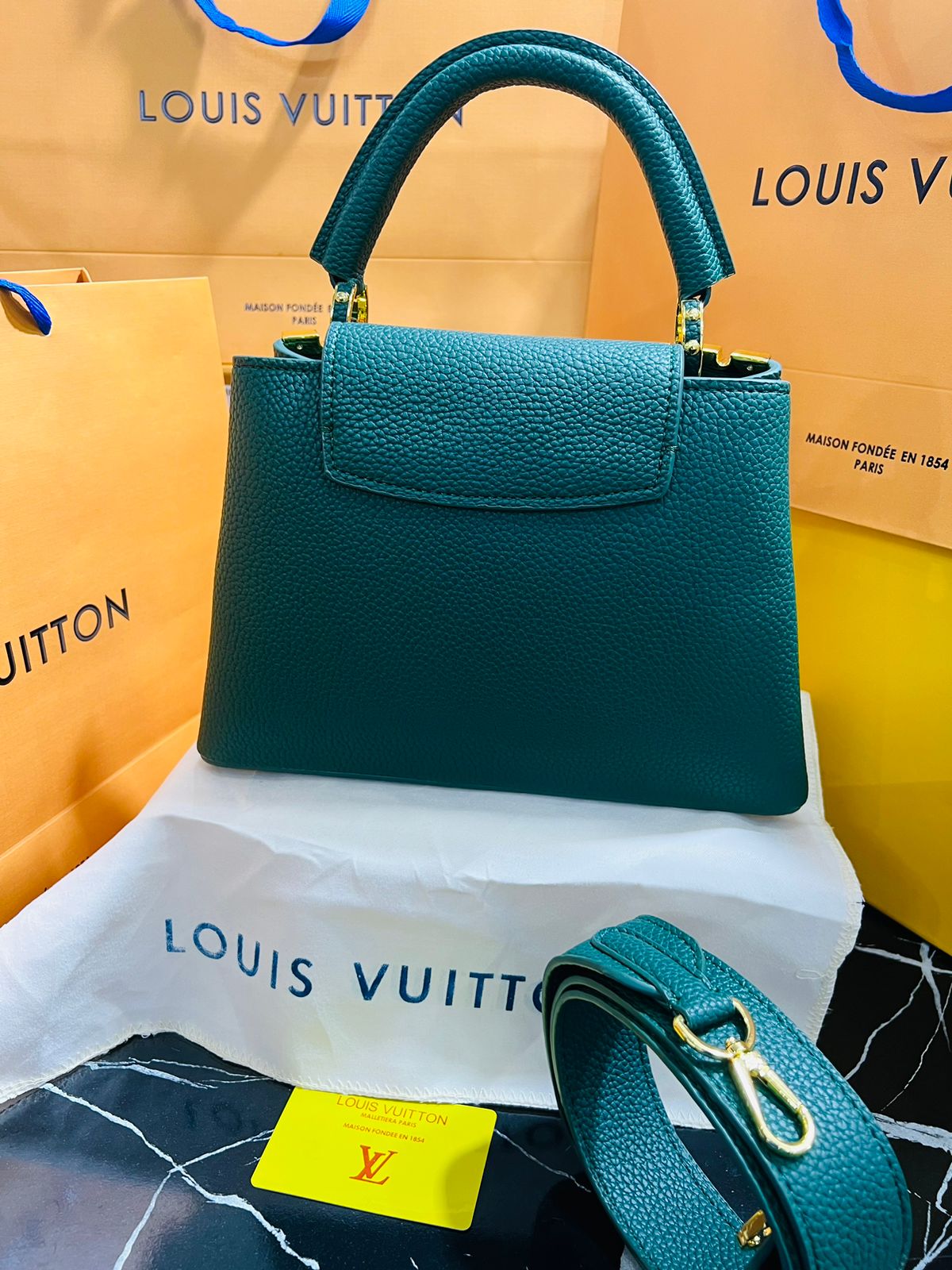 Louis Vuitton Capucine Verde Piel