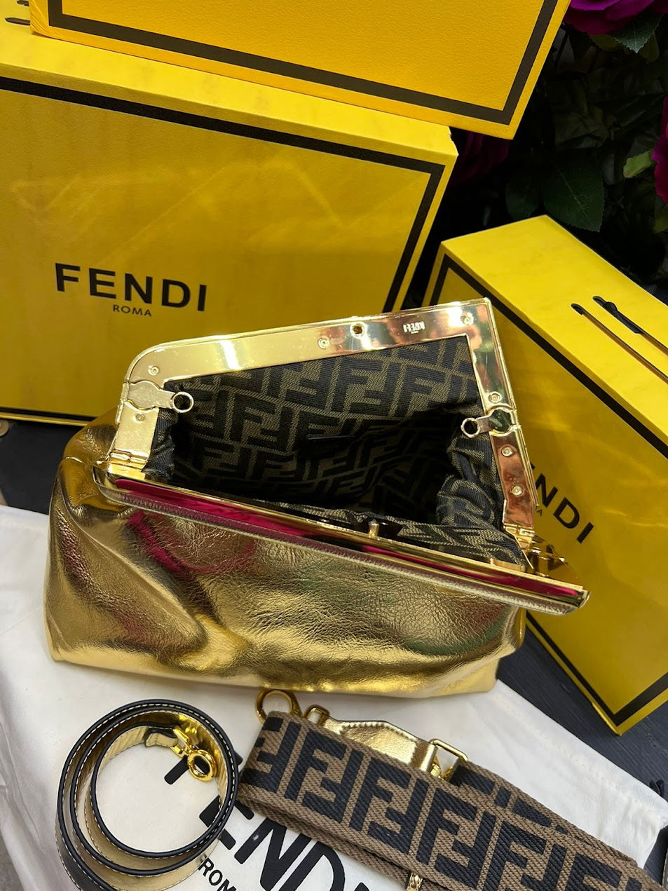 Fendi Roma Dorada Cuero