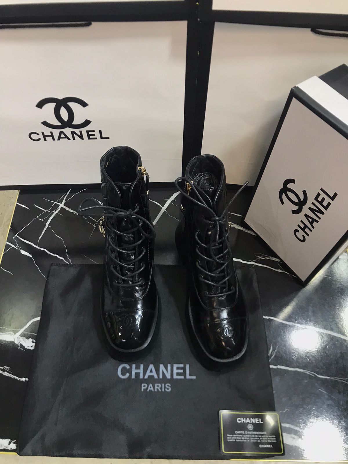 Botas Chanel negras de piel