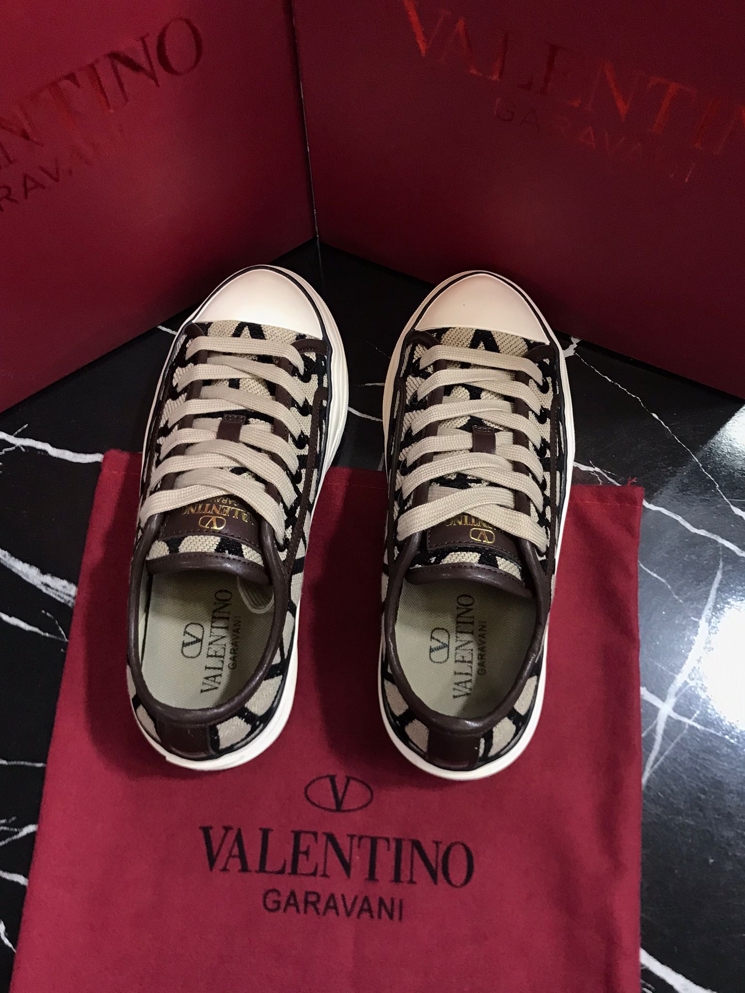 Valentino Cafes zapatos