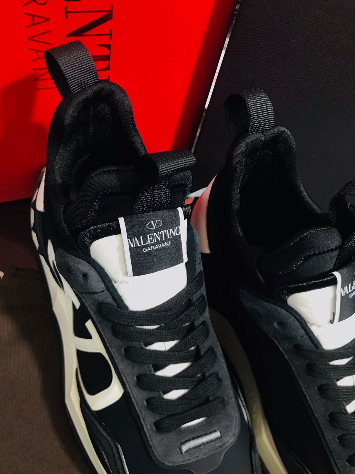 Valentino tenis negro con blanco Caballero