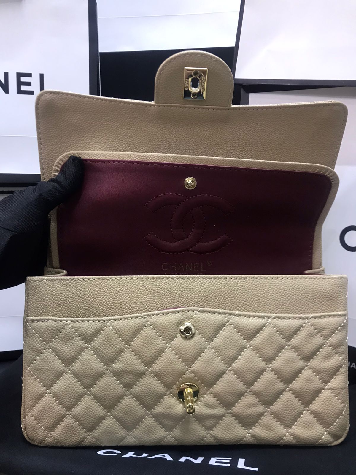 Chanel Caviar Beige Piel