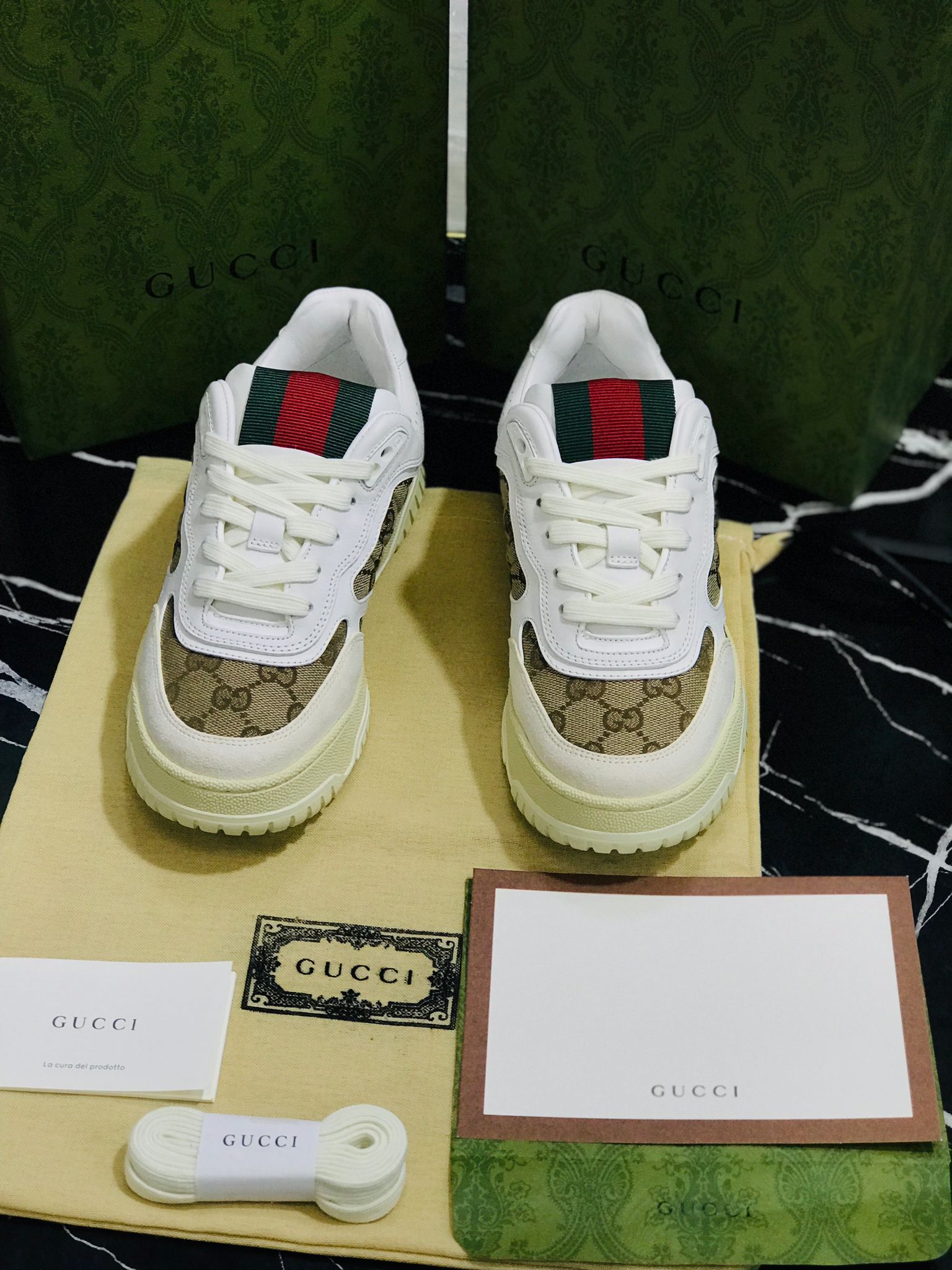 Gucci Tenis color blancos