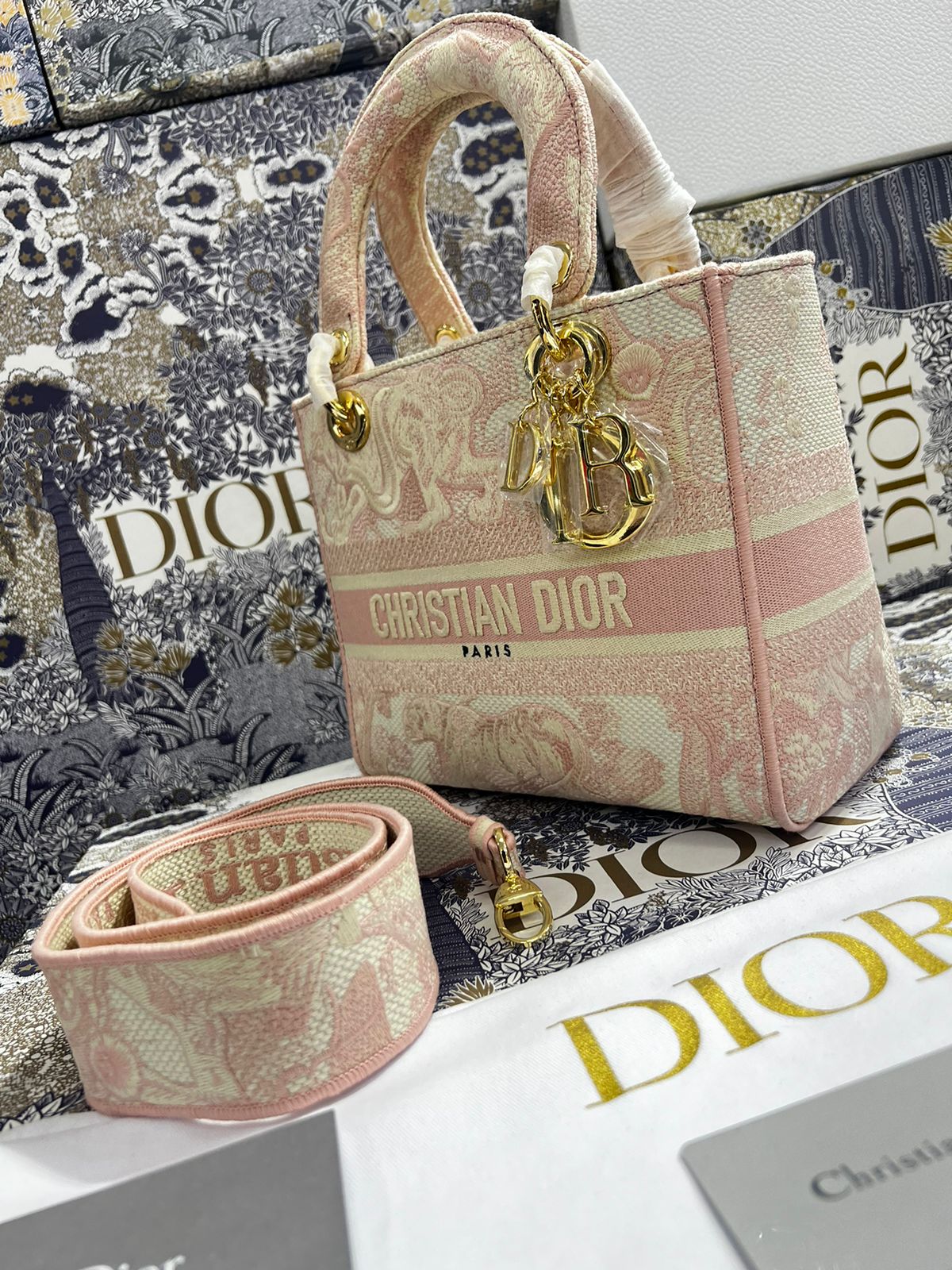 Christian Dior Rosa Bordada