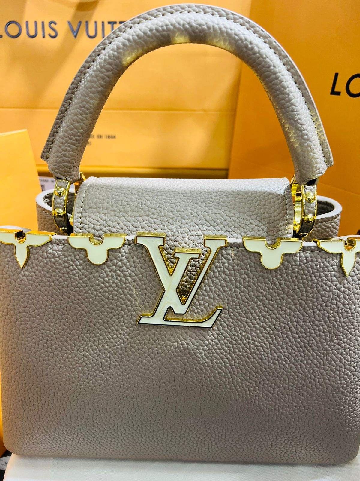 Louis Vuitton Capucine Beige Piel