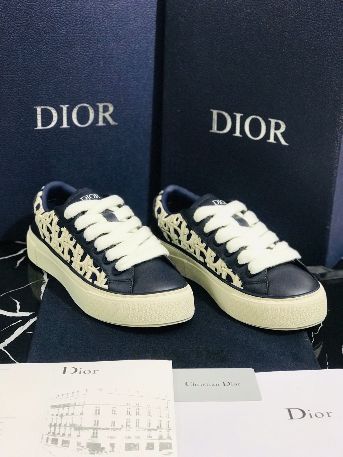 Christian Dior tenis color negro Caballero