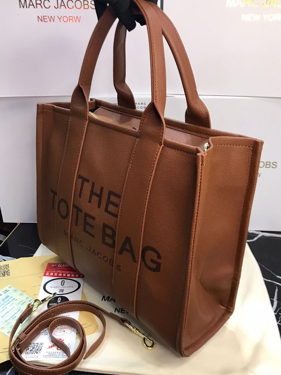 The Tote Bag Cafe Oscura Piel