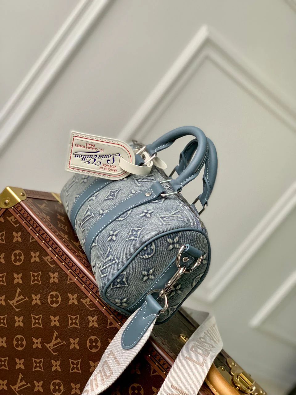 Louis Vuitton Azul Bordada con Piel