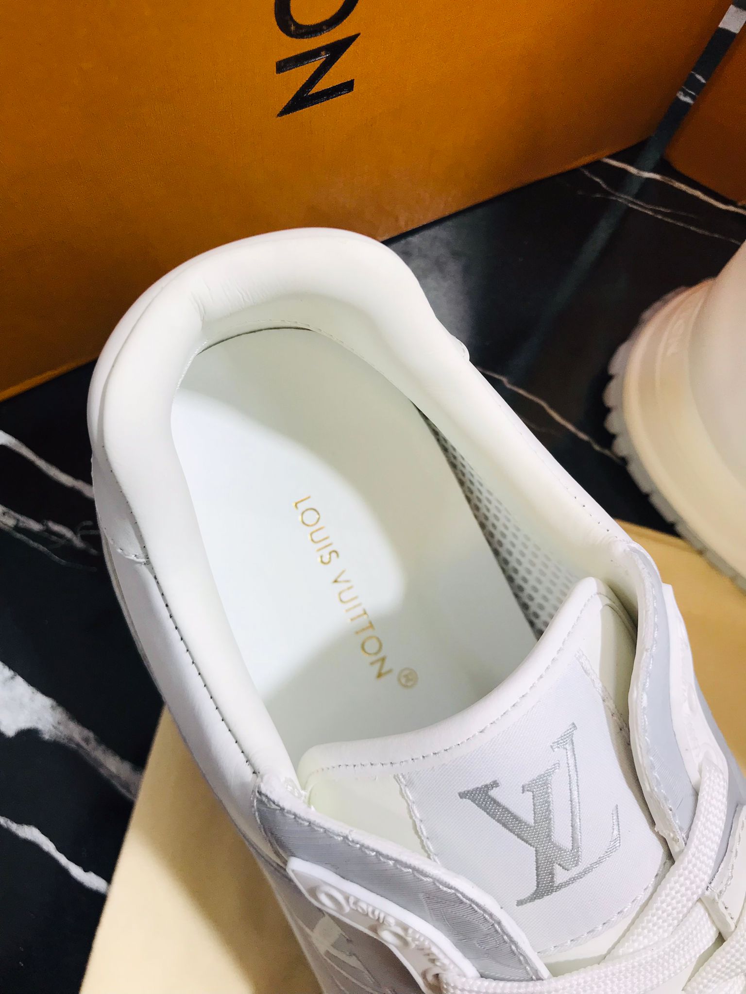 Louis Vuitton Tenis blancos Caballero