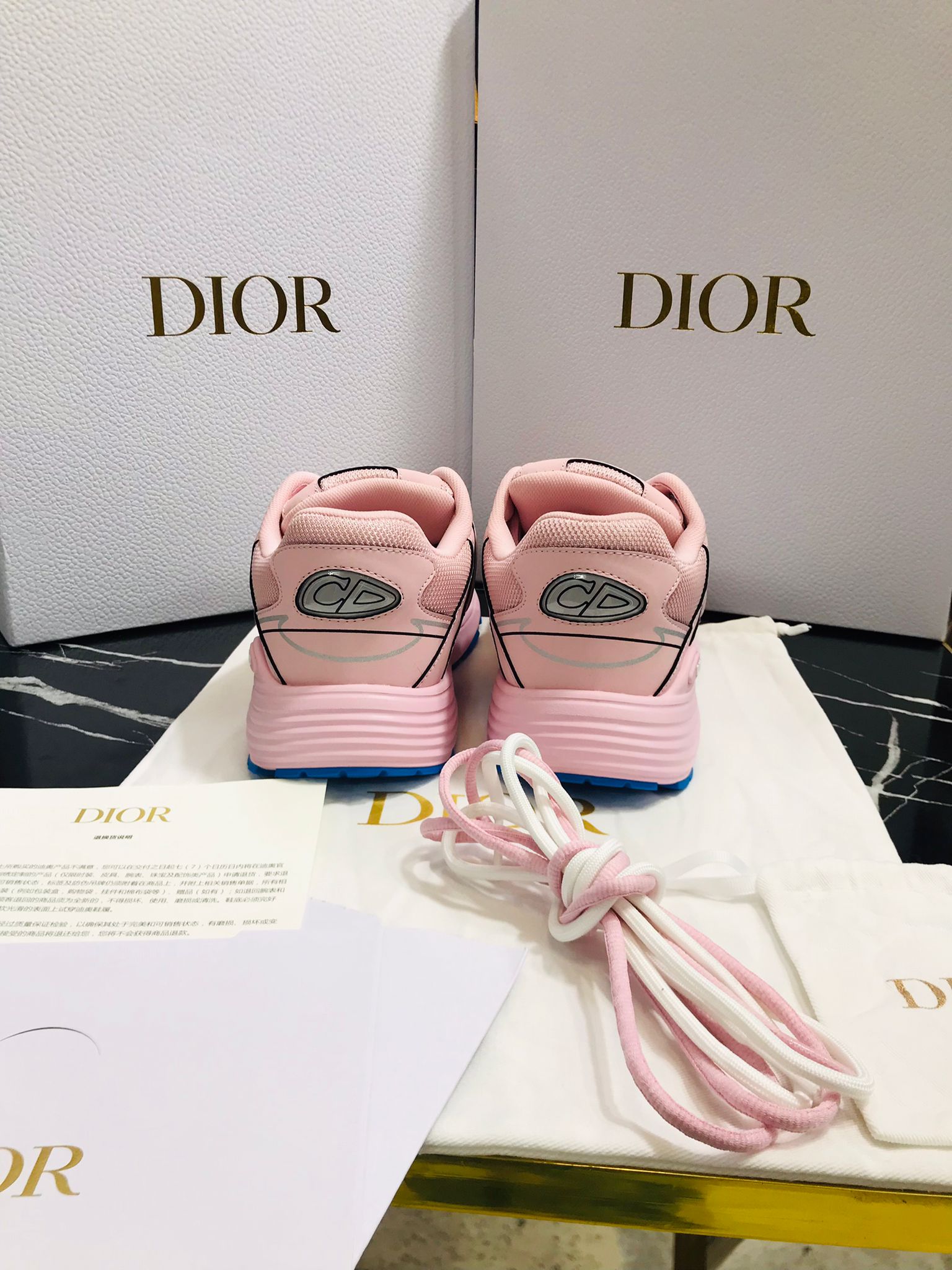 Christian Dior Tenis color rosa