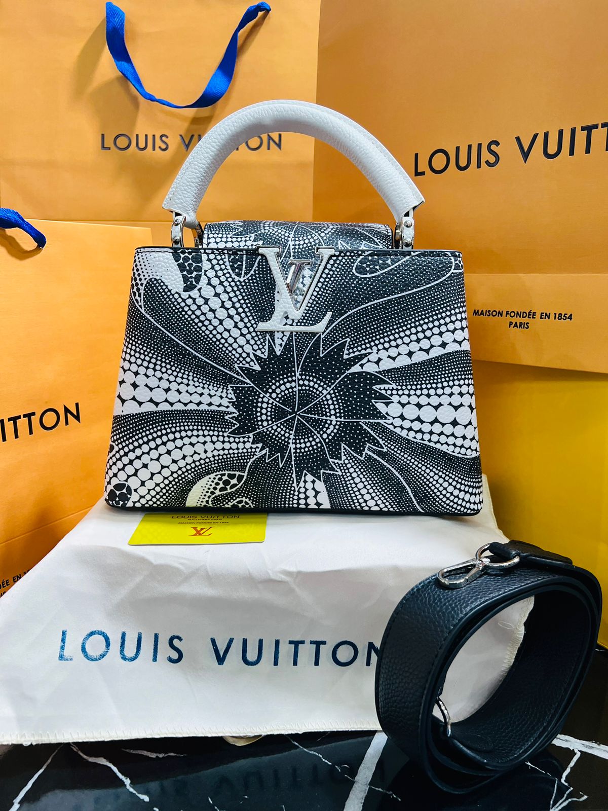 Louis Vuitton Capucine Edición Especial Piel