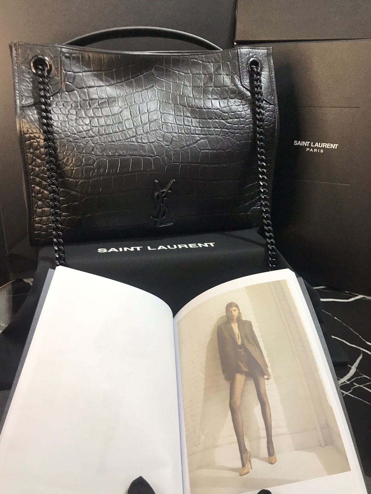 Saint Laurent Negro Piel