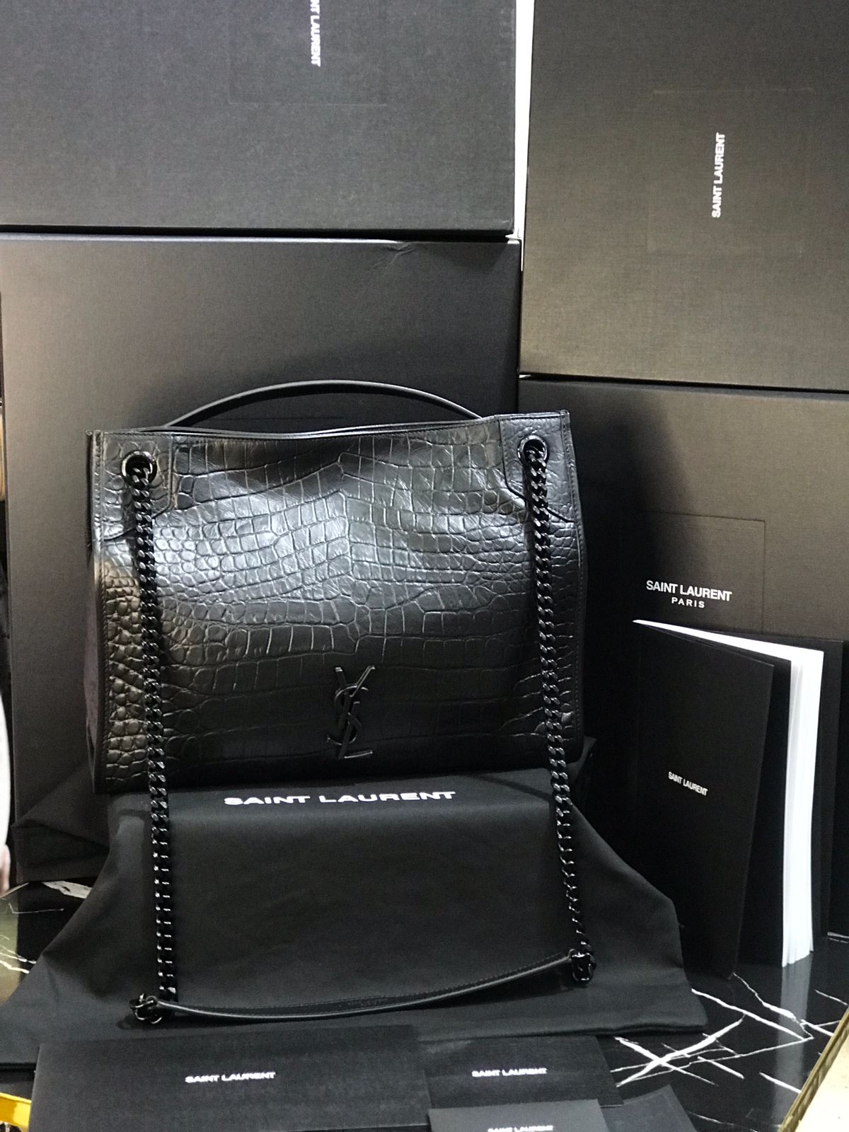 Saint Laurent Negro Piel