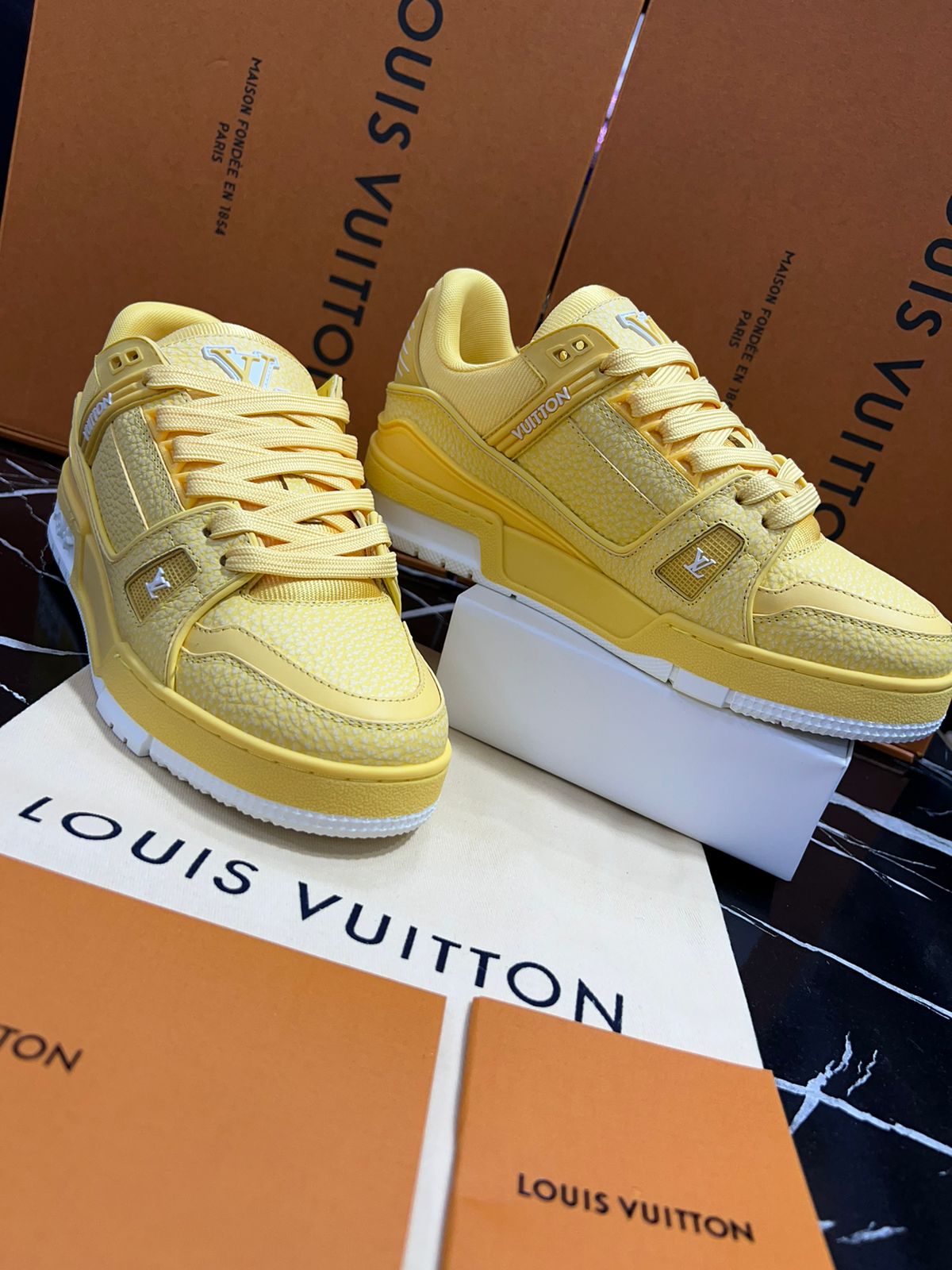 Louis Vuitton Tenis Amarillos