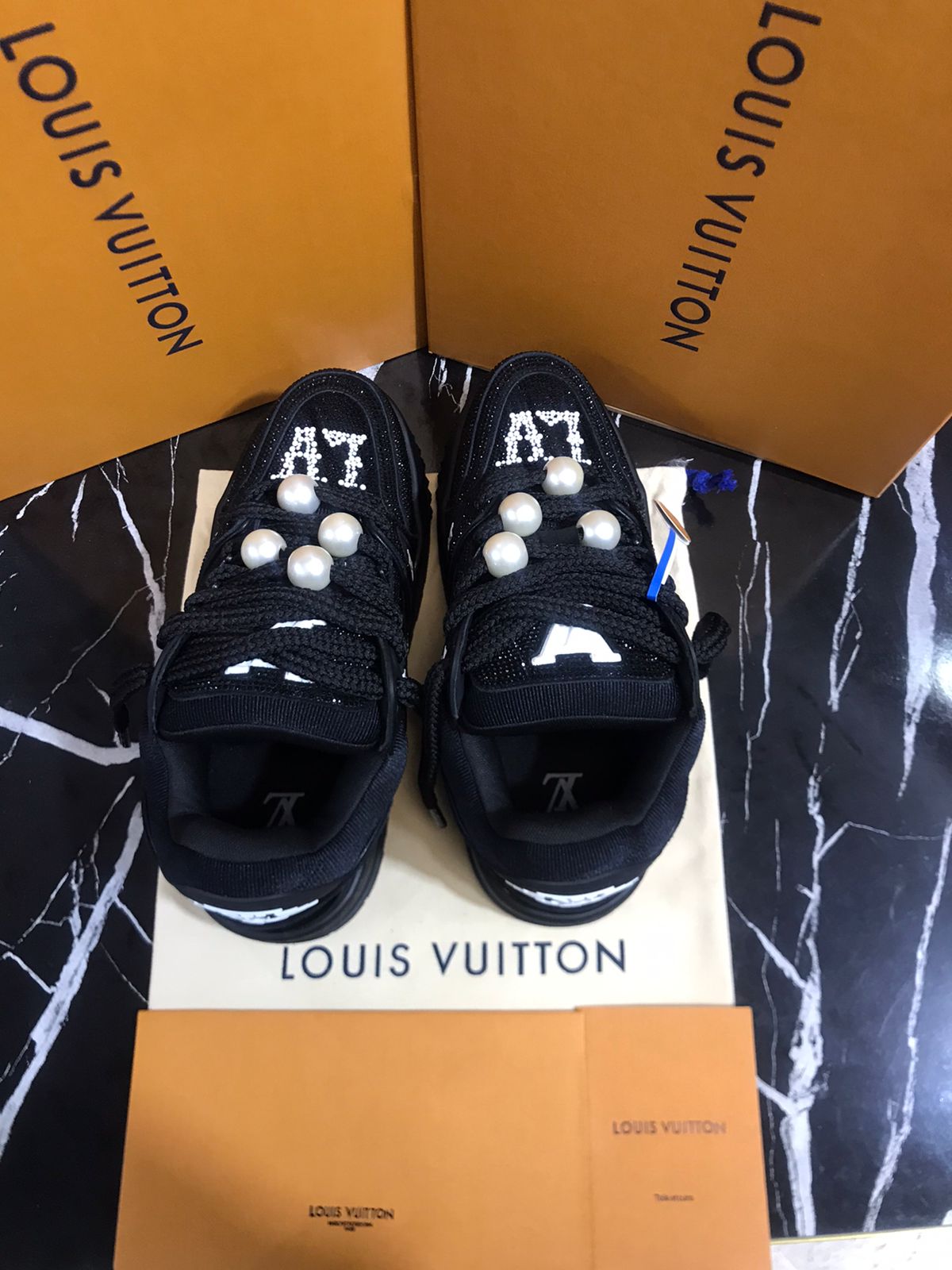 Louis Vuitton tenis negros Caballero