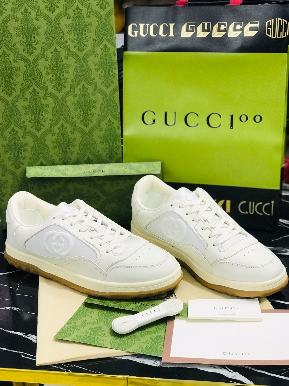 Gucci Tenis color crema Caballero