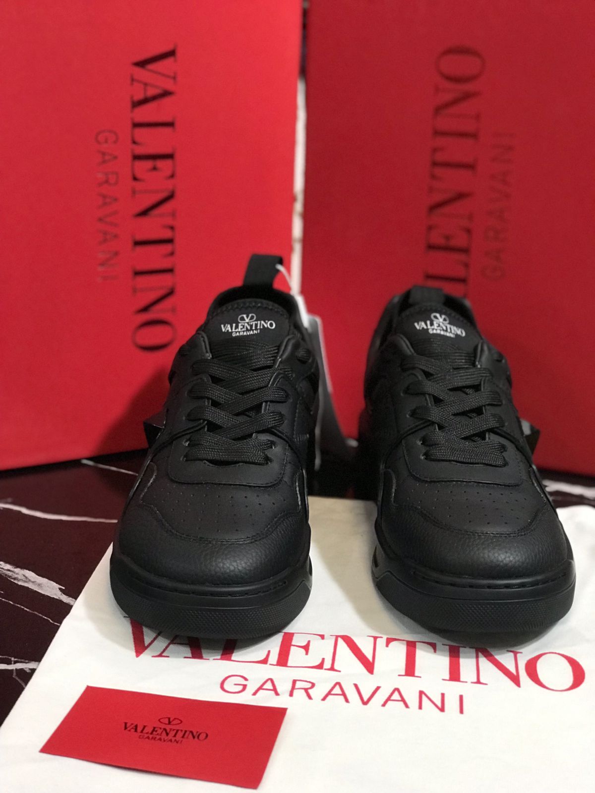 Valentino tenis color negros Caballero