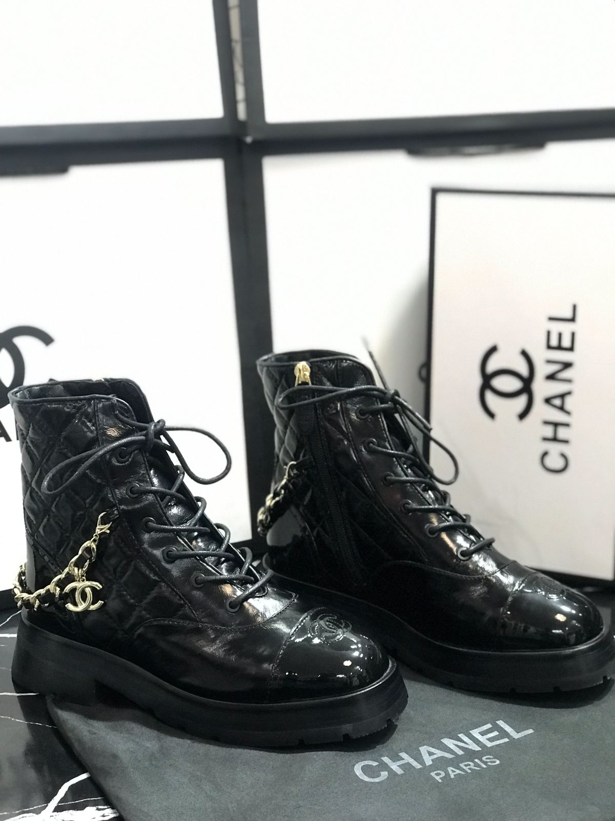 Botas Chanel negras de piel