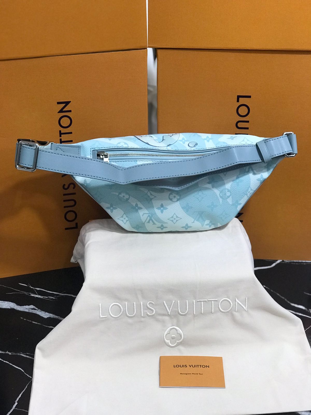 Louis Vuitton Canguro Azul Claro Piel