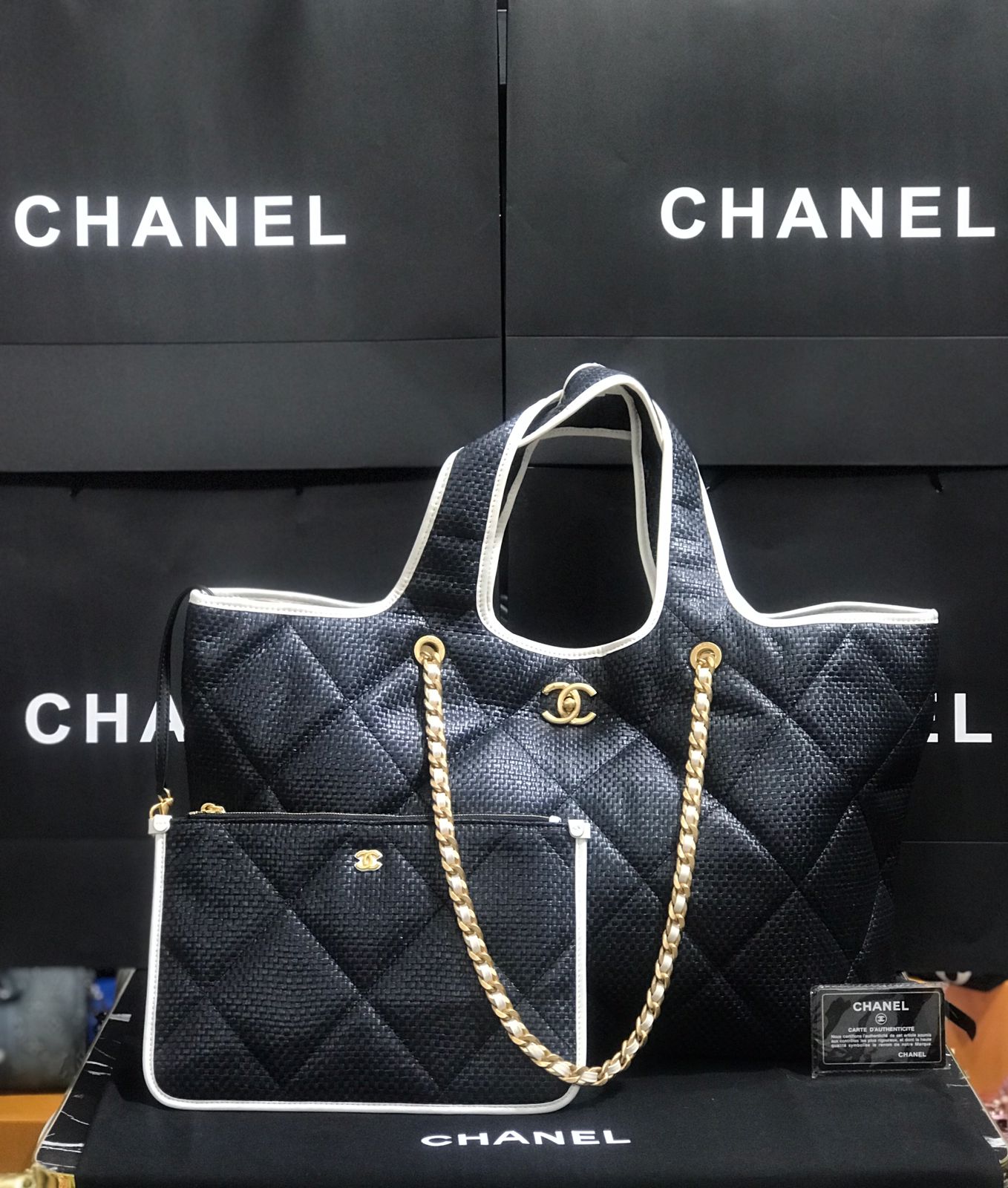 Chanel Negro Bordada Edición Especial