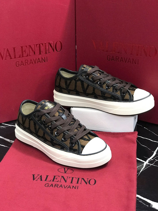 Valentino cafes oscuros