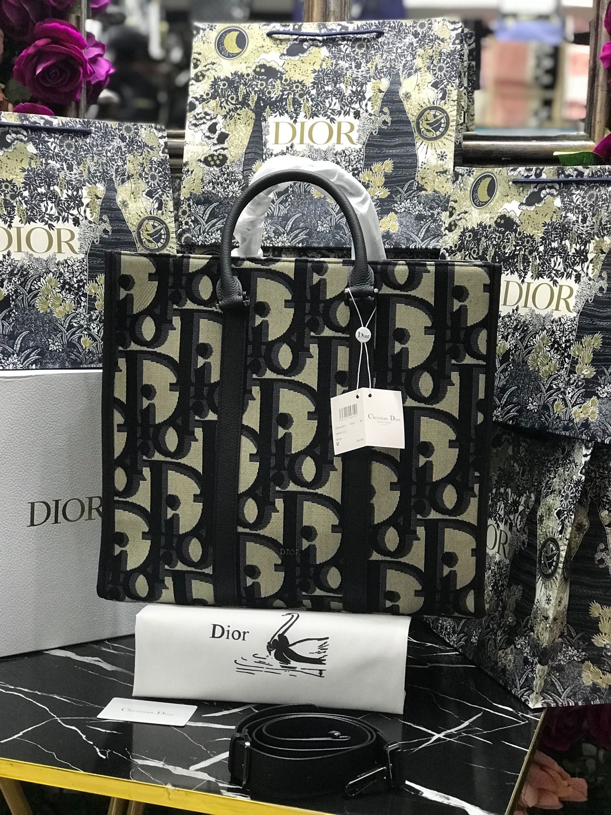 Christian Dior Beige con Negro Bordada con Piel