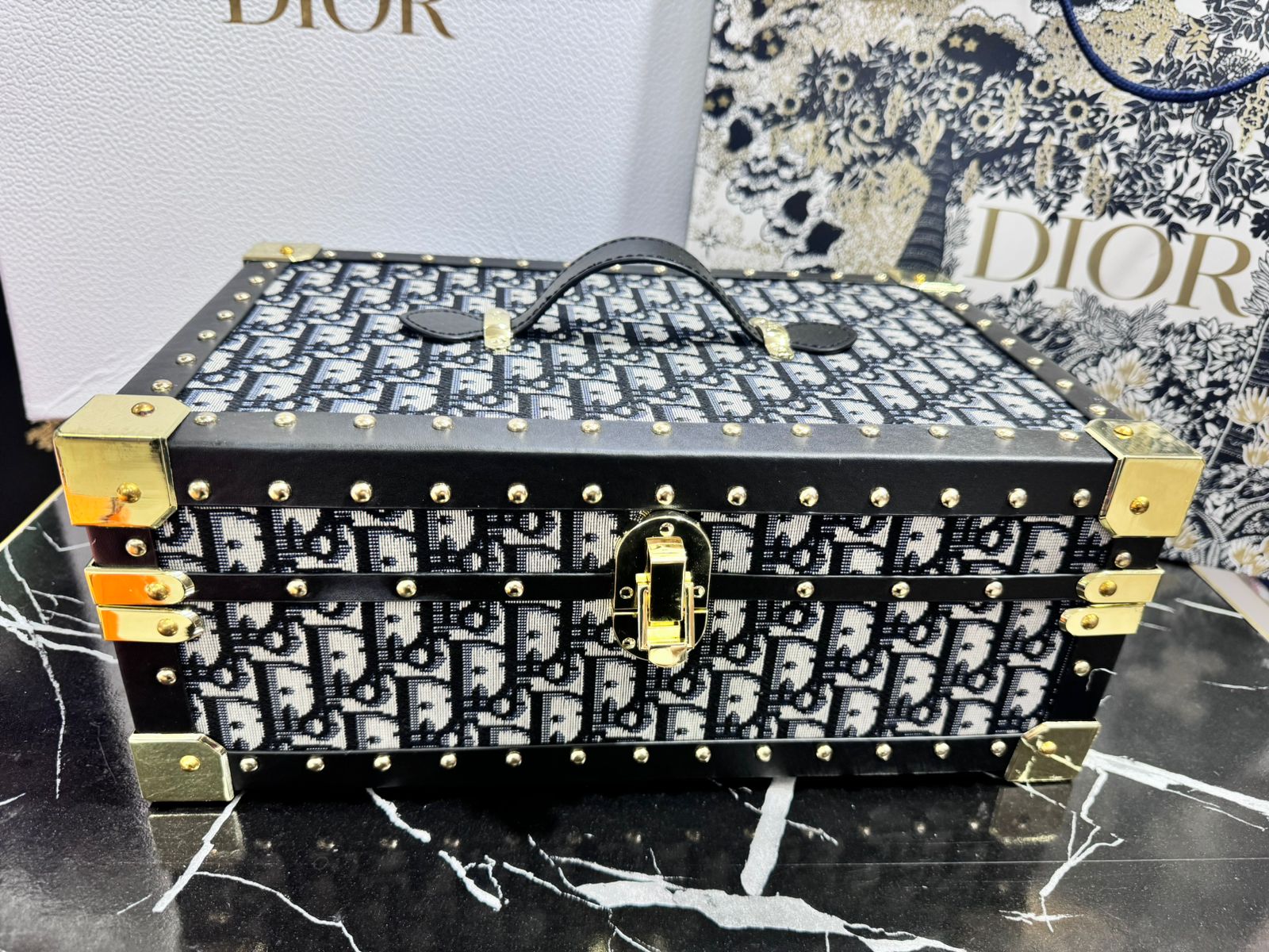 Elegantes Copas Dior