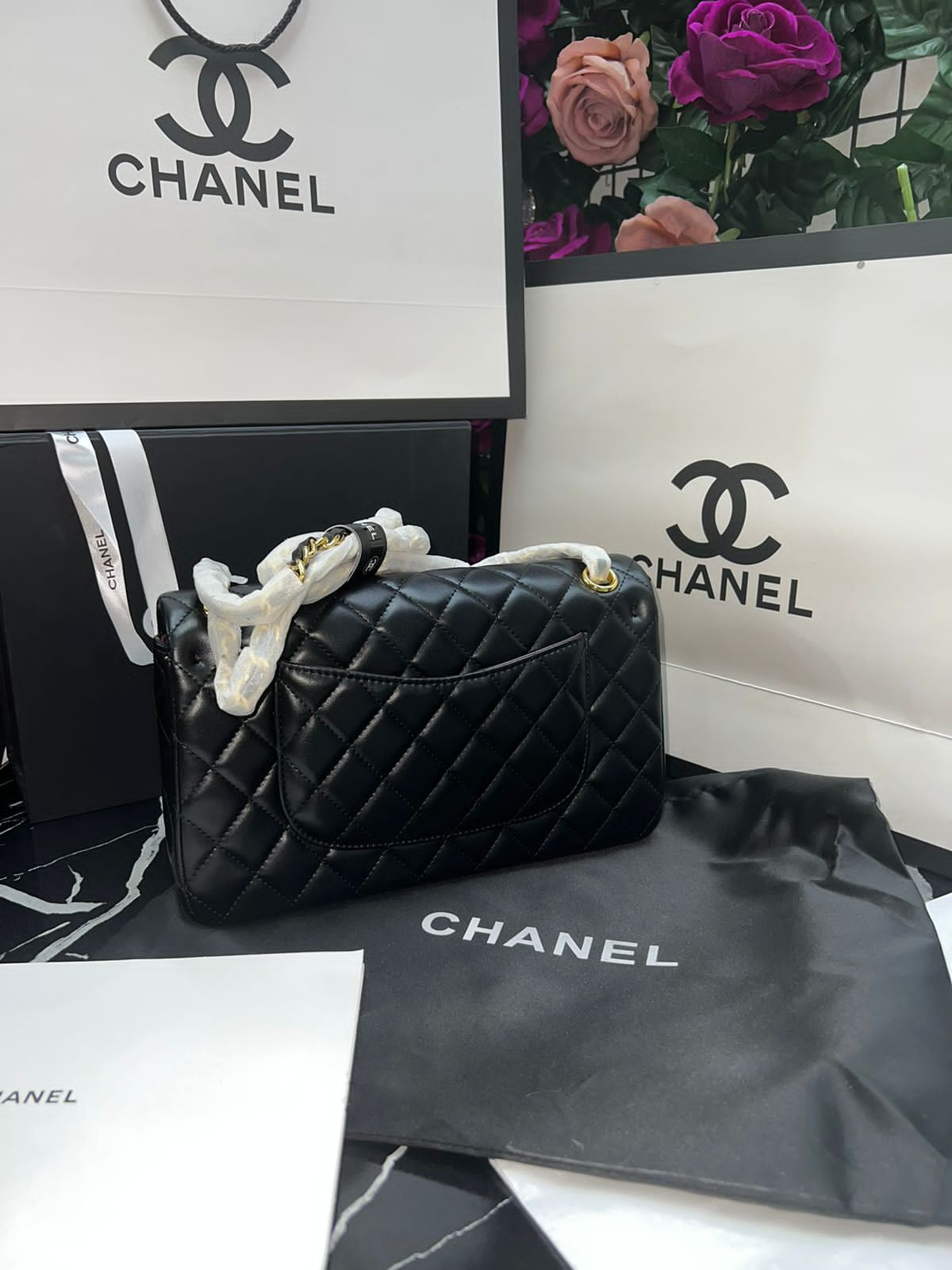 Chanel Negro Clasica con Solapa