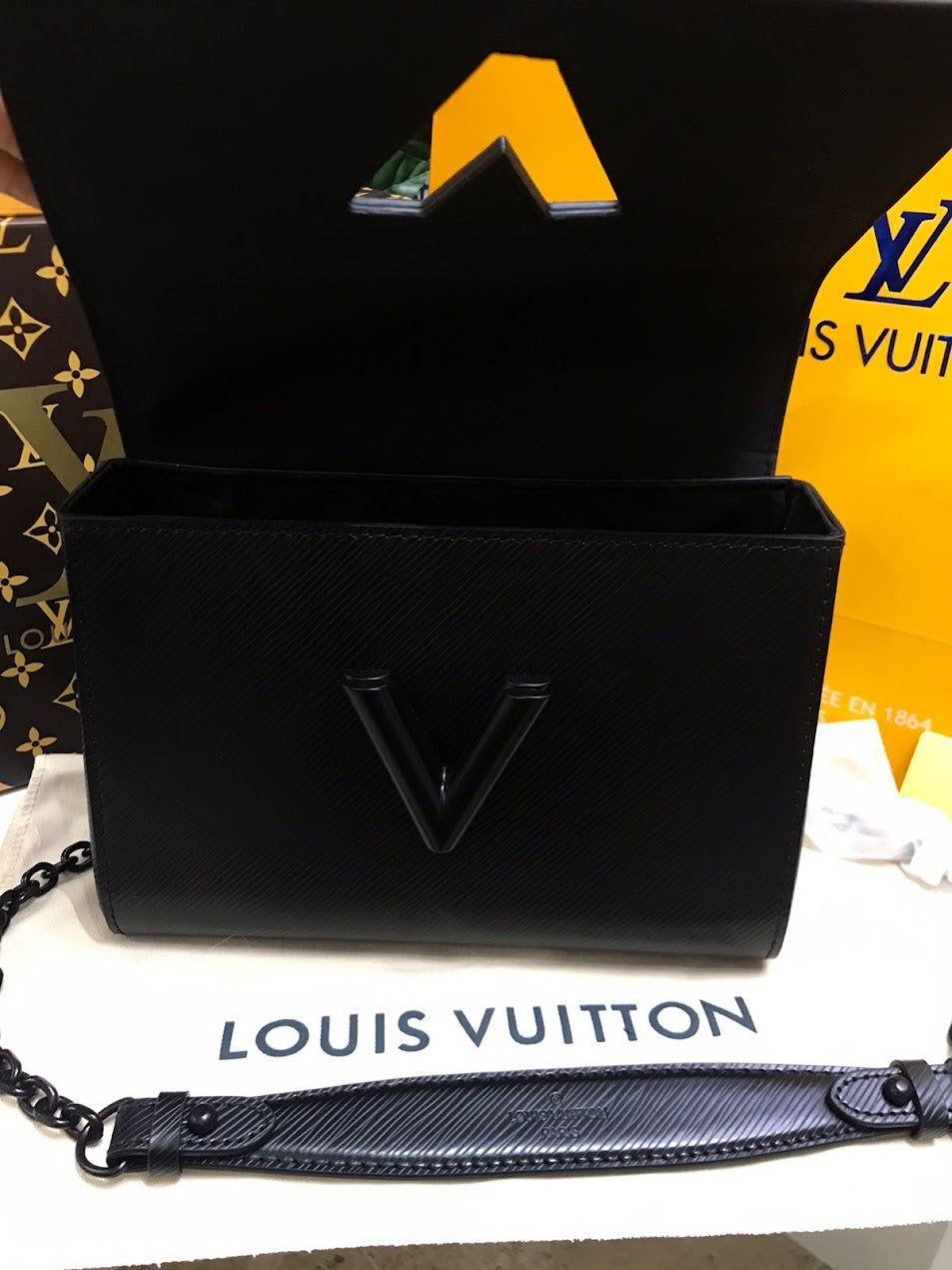 Louis Vuitton Negra Patron V Piel