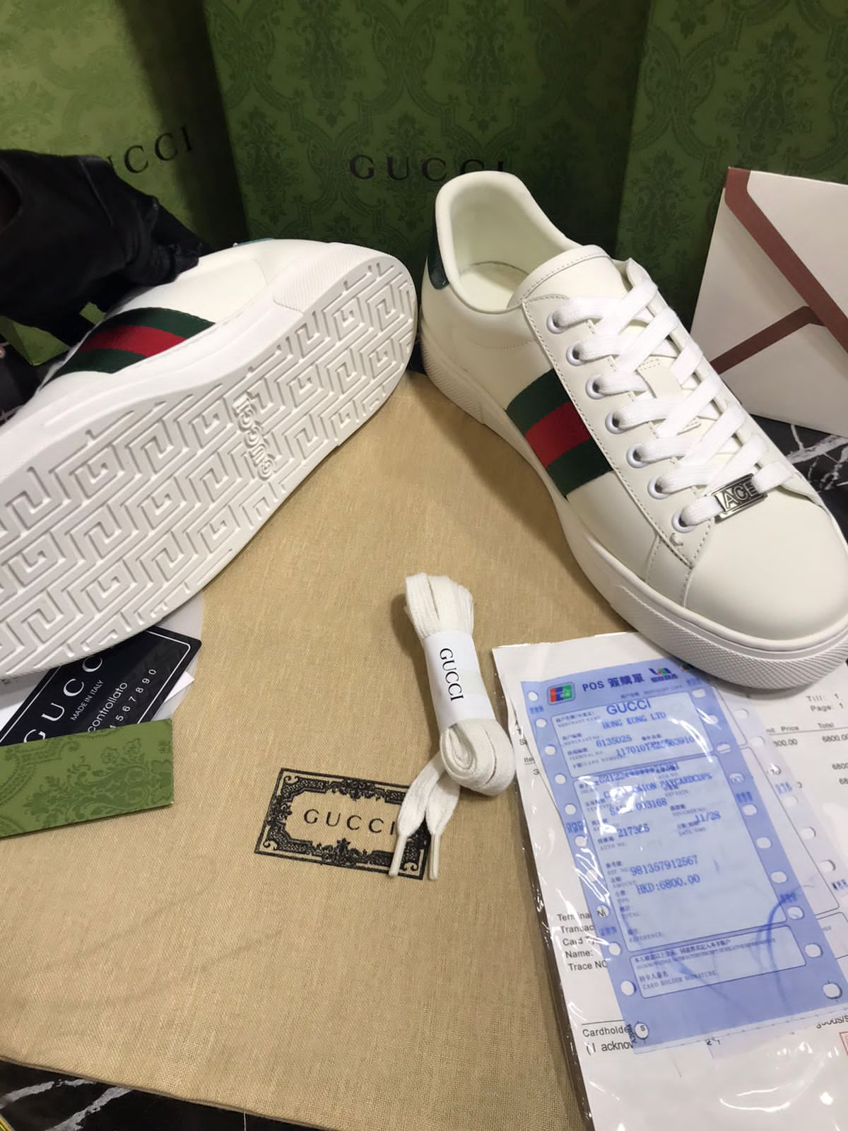 Gucci tenis color blancos Caballero