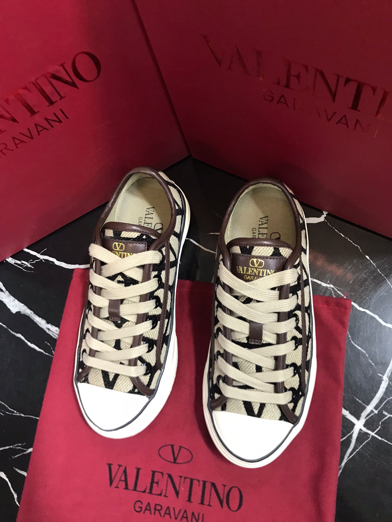 Valentino Cafes zapatos