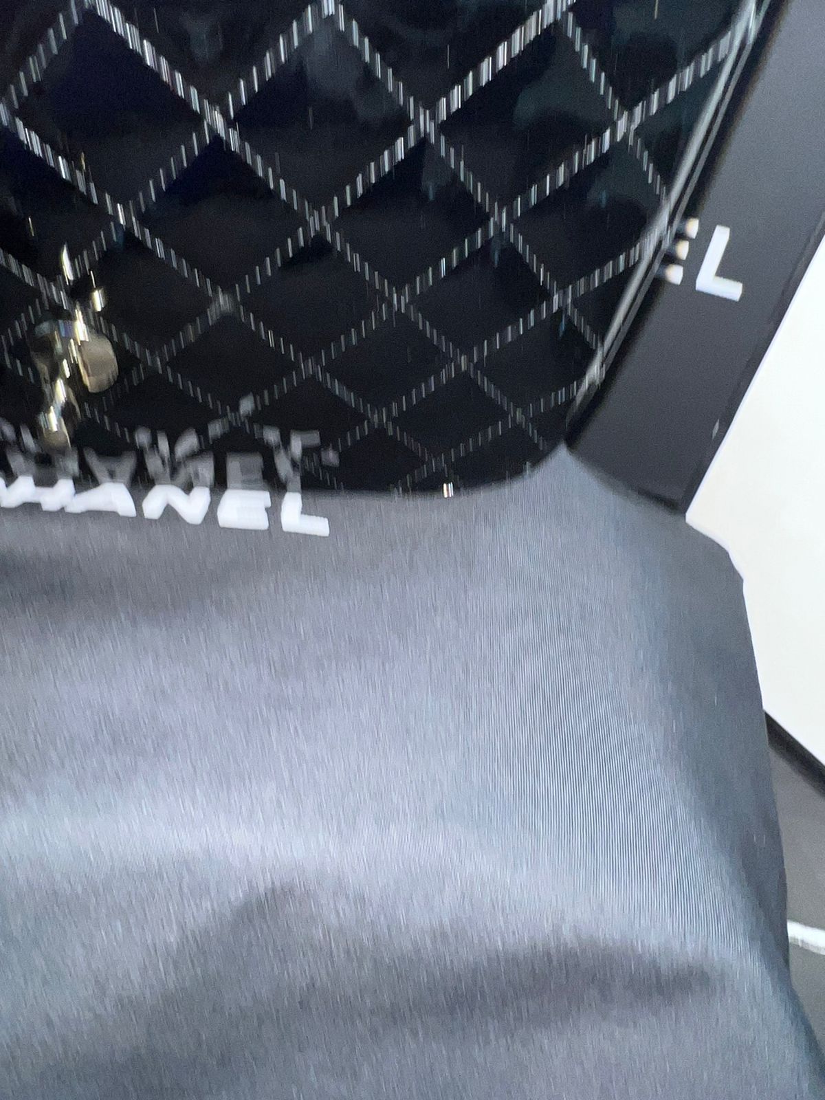 Chanel Negro Edición Especial con Accesorio de Estrella Charol y Piel