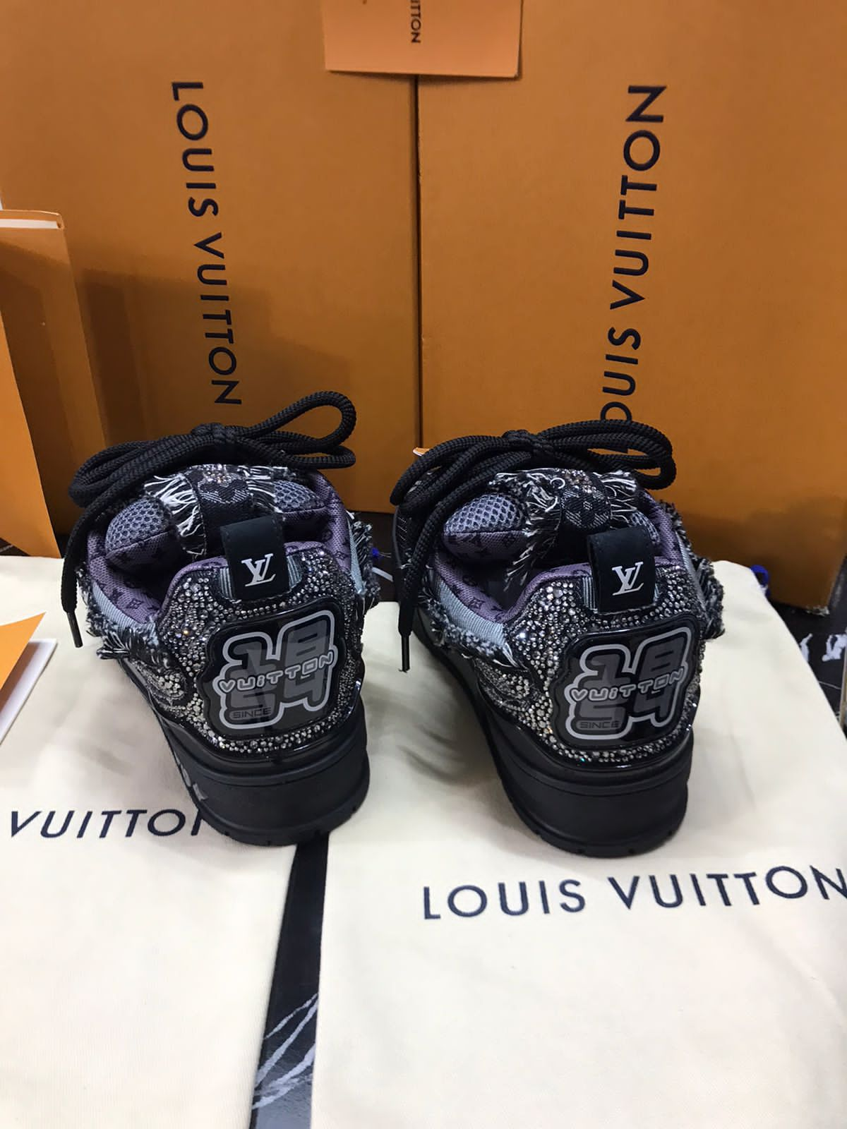 Louis Vuitton tenis negros Caballero