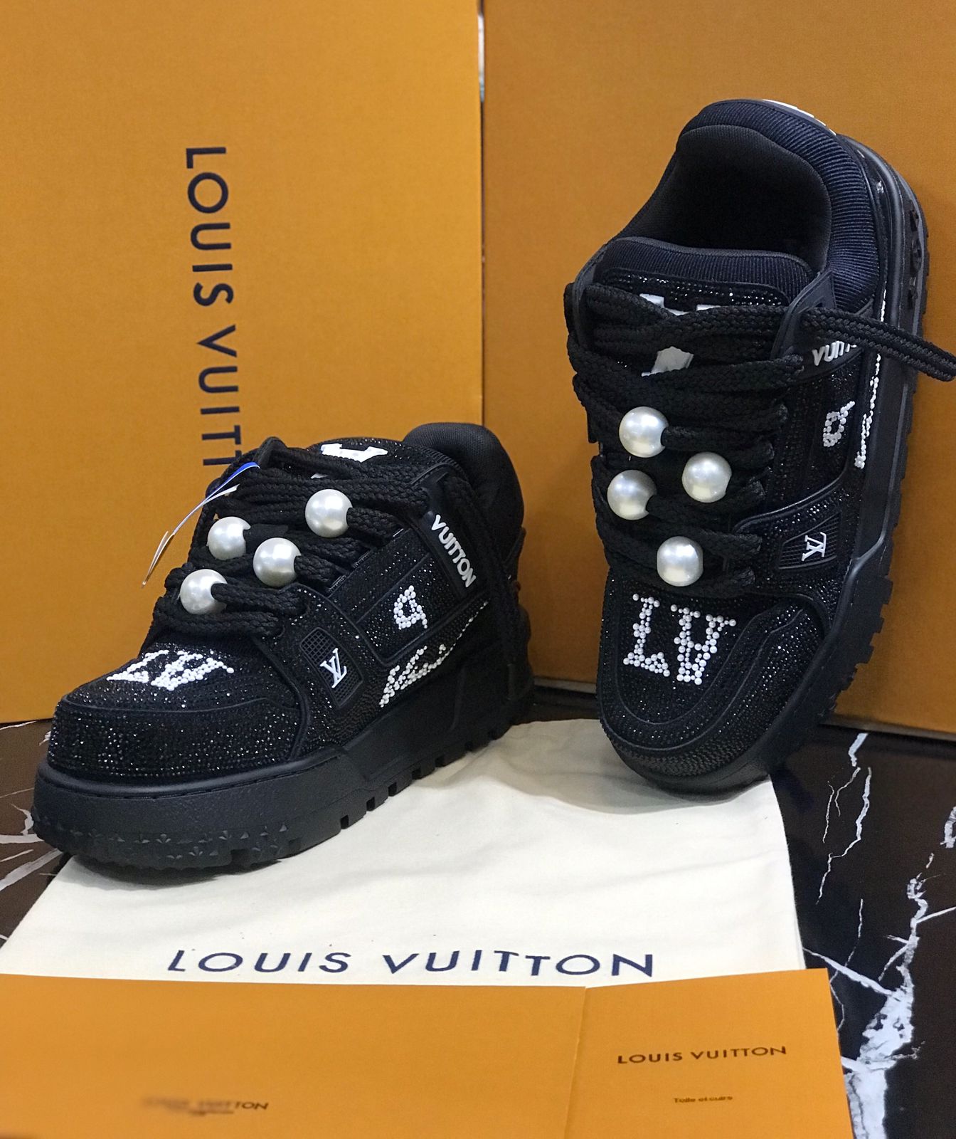 Louis Vuitton tenis negros Caballero