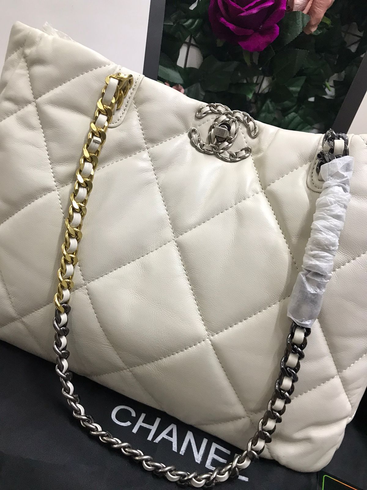 Chanel Blanco Cadena Plateado con Dorada Piel