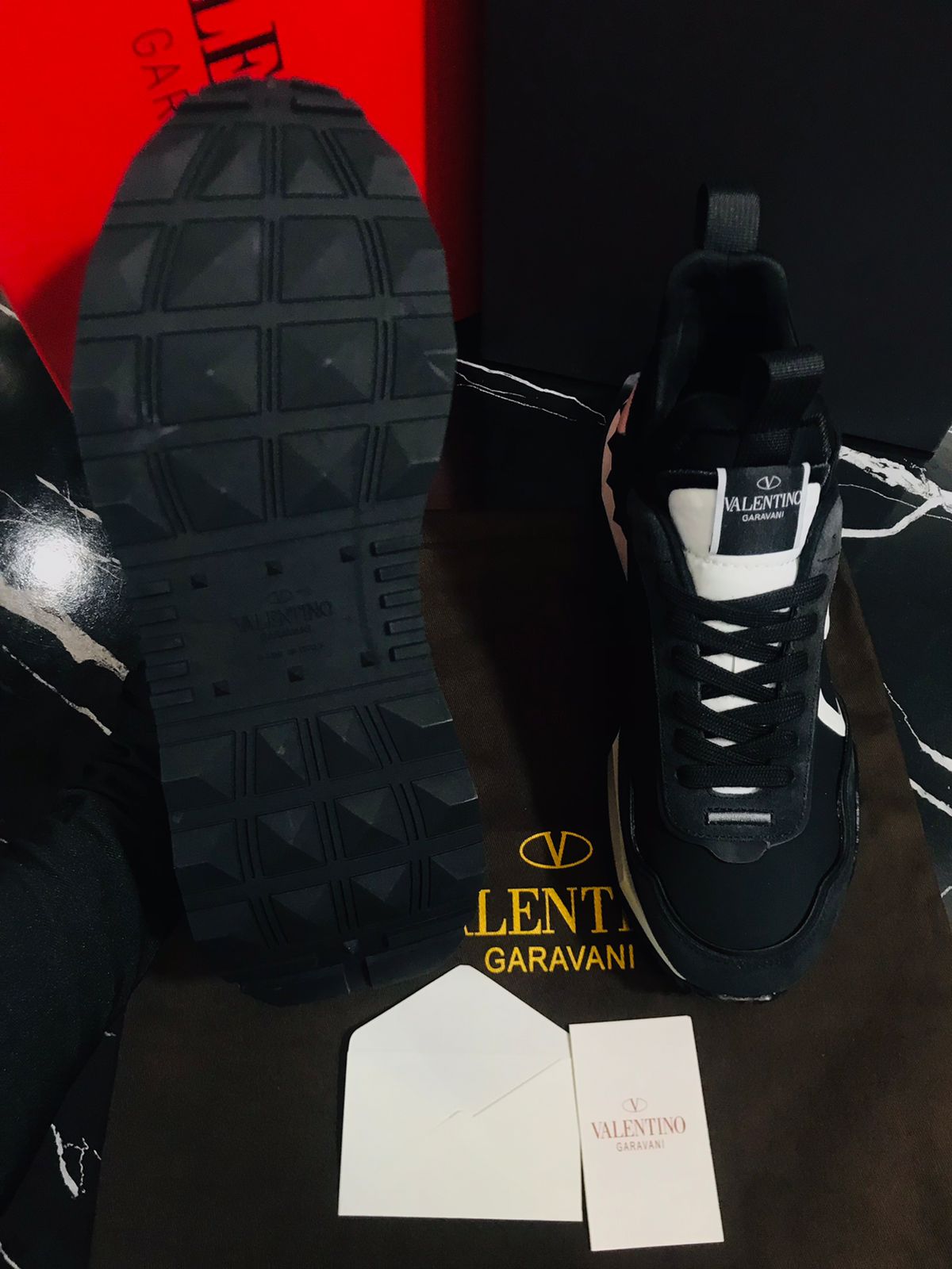 Valentino tenis negro con blanco Caballero