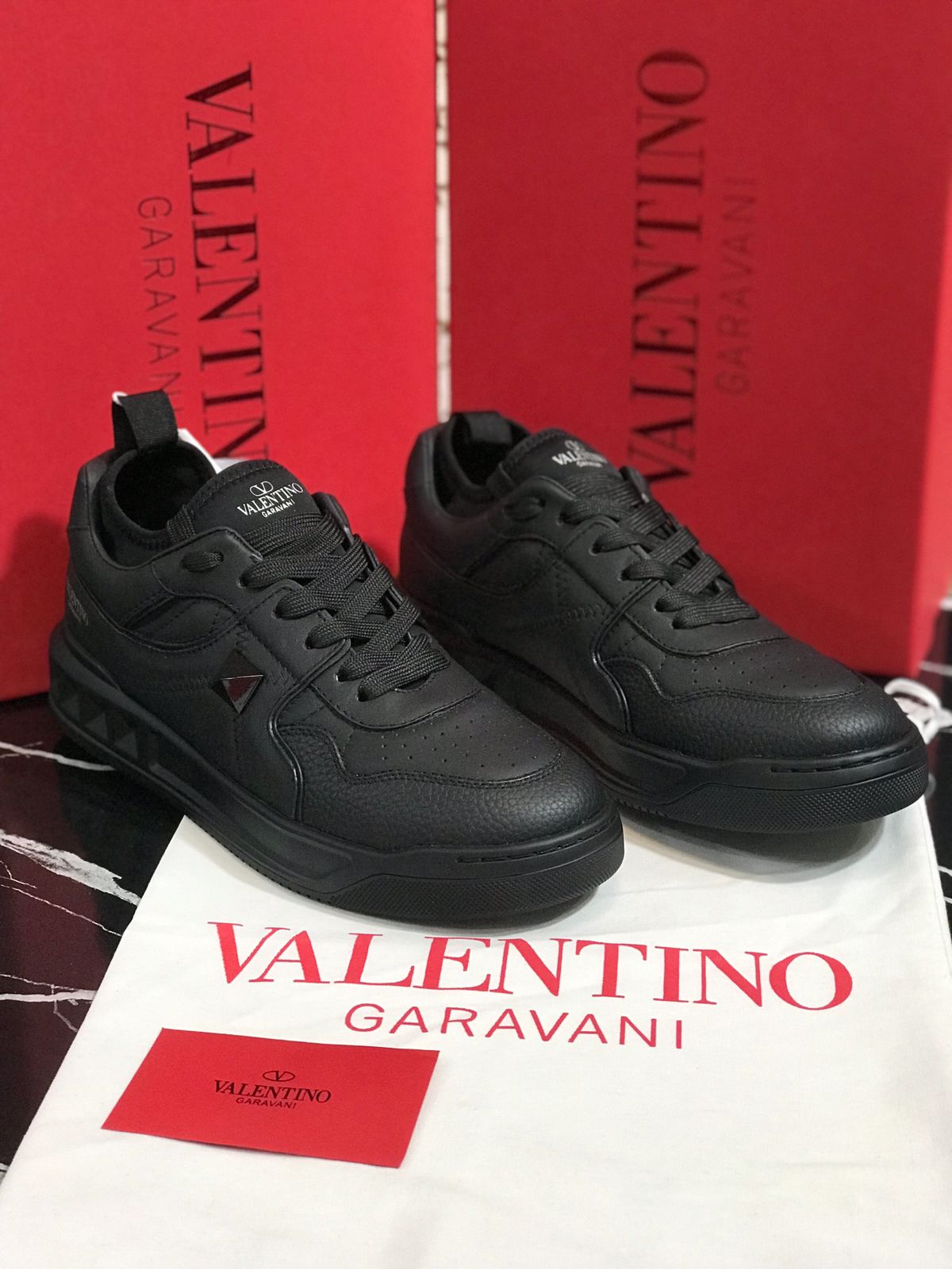 Valentino tenis color negros Caballero