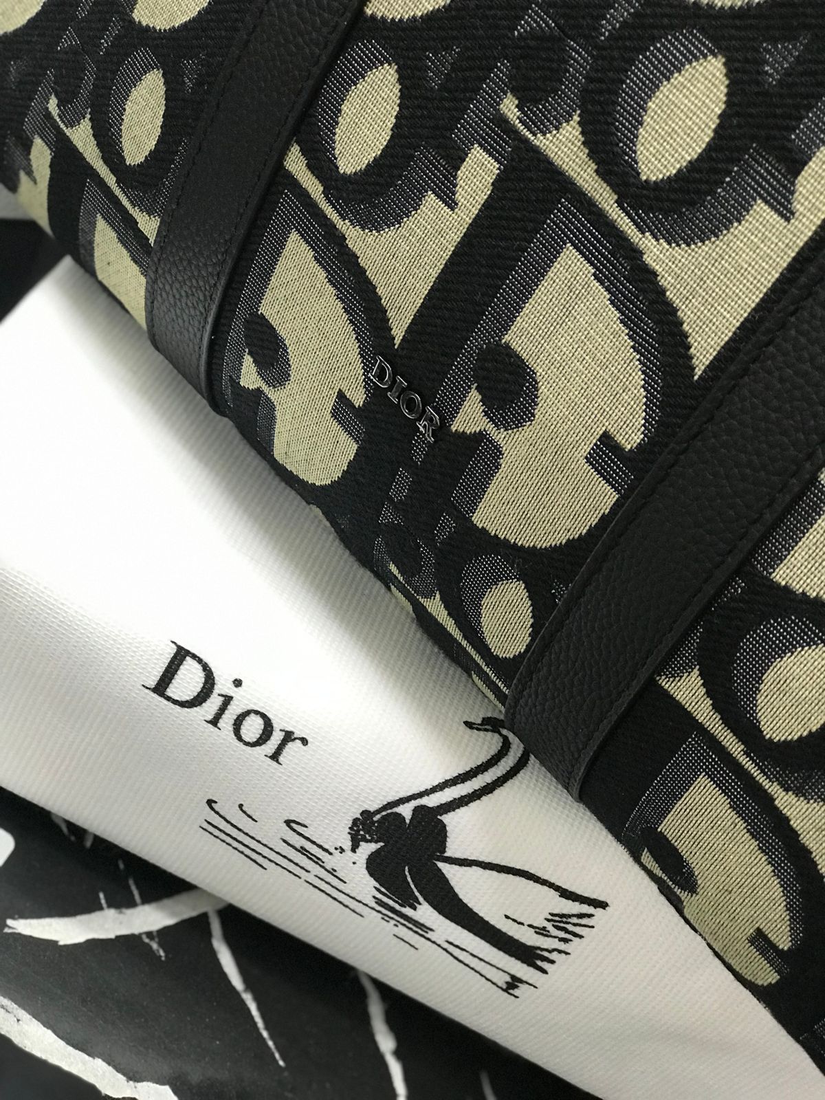 Christian Dior Beige con Negro Bordada con Piel