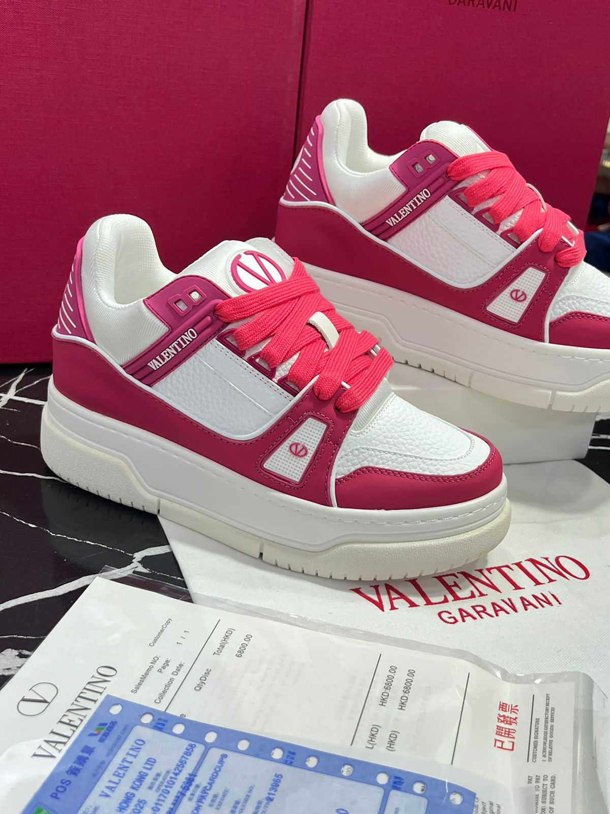 Valentino Tenis blancos con rosa