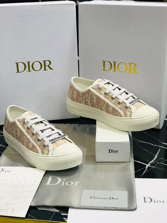 Dior tenis blancos con crema