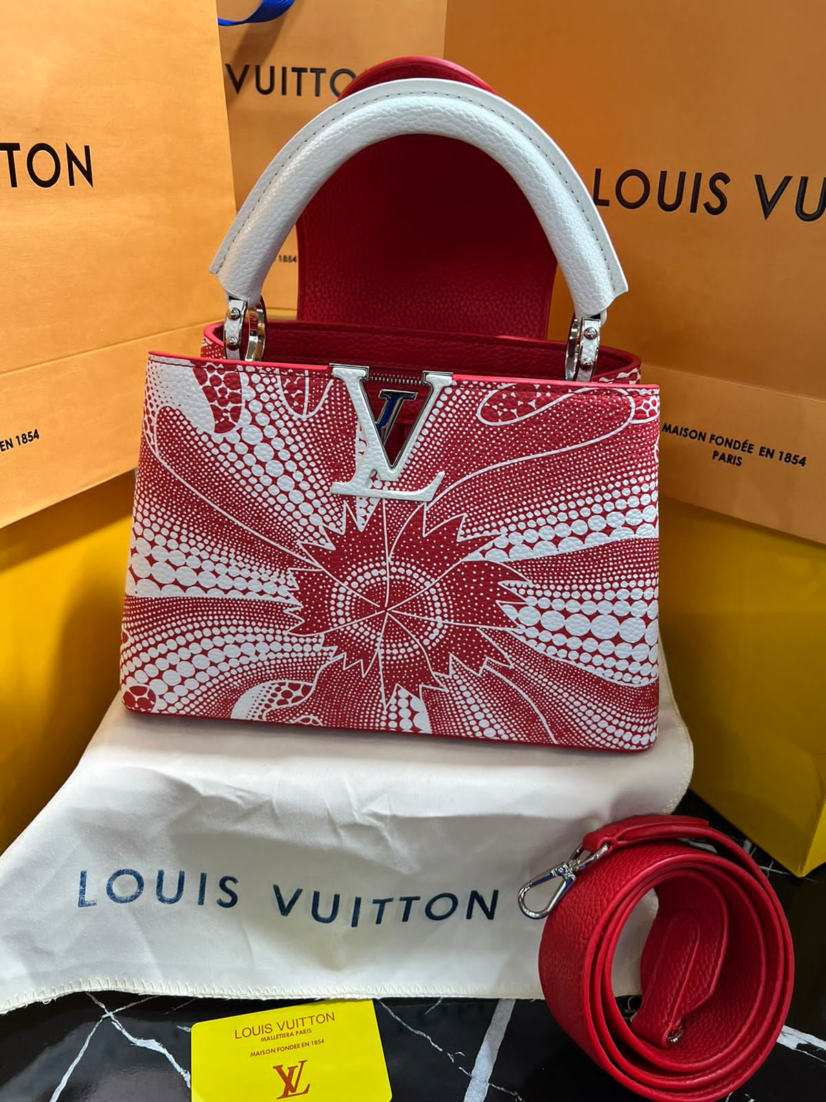 Louis Vuitton Capucine Edición Especial Rojo Blanco Piel