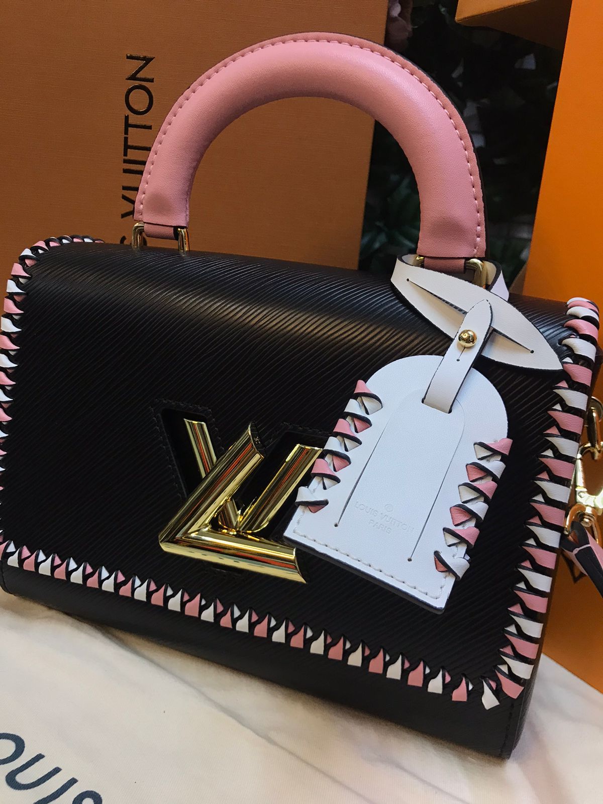 Louis Vuitton Negro Asa Rosa