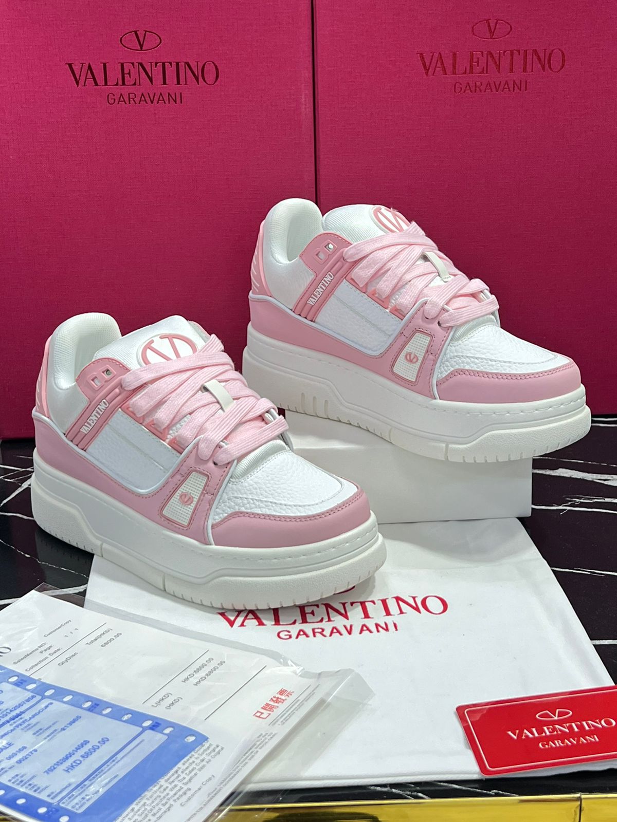 Valentino Tenis blanco con rosa