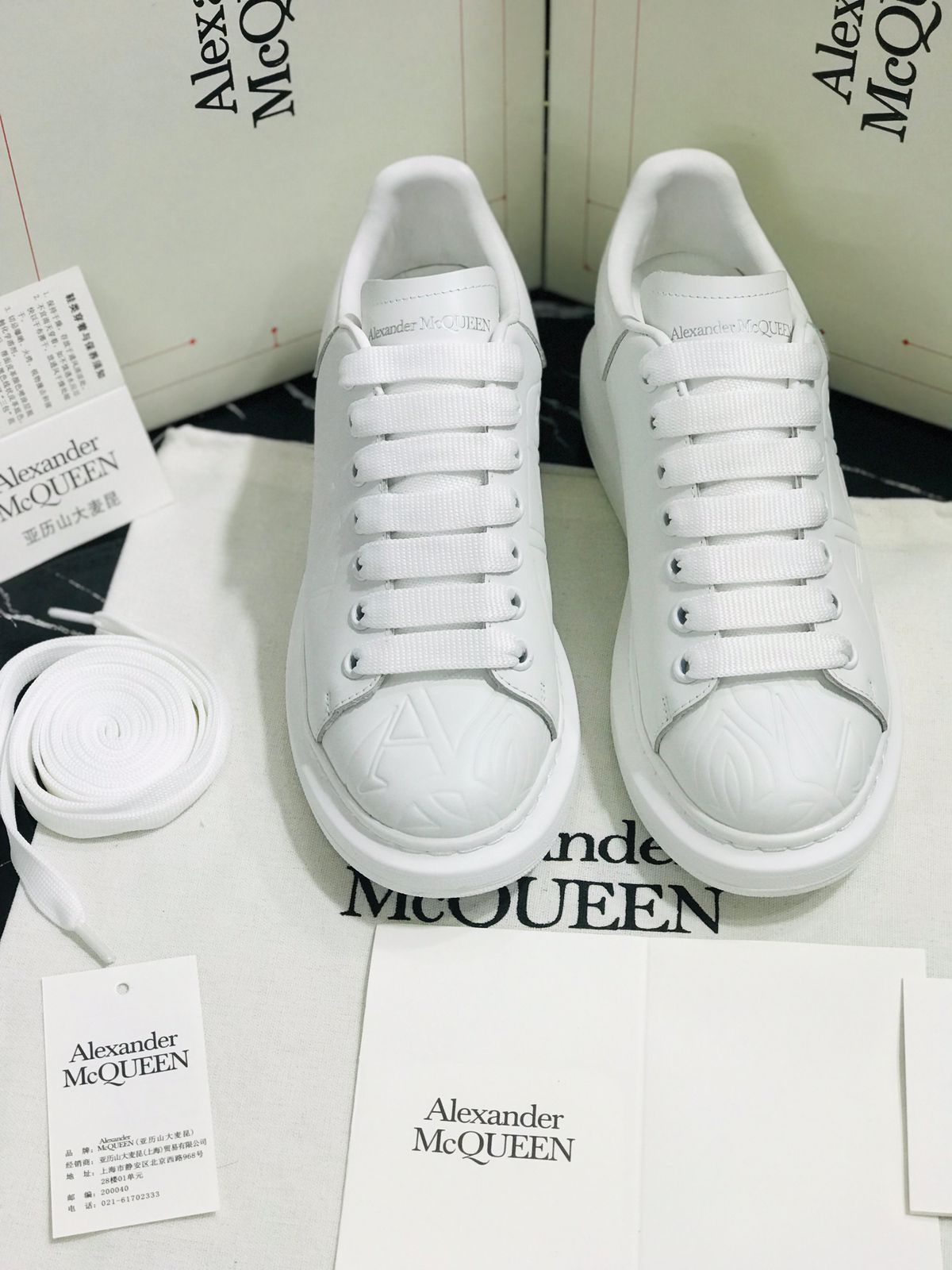 Tenis Alexander Mc Queen blancos