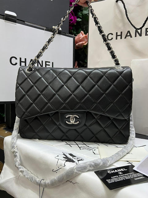 Chanel Maxi Negra Piel