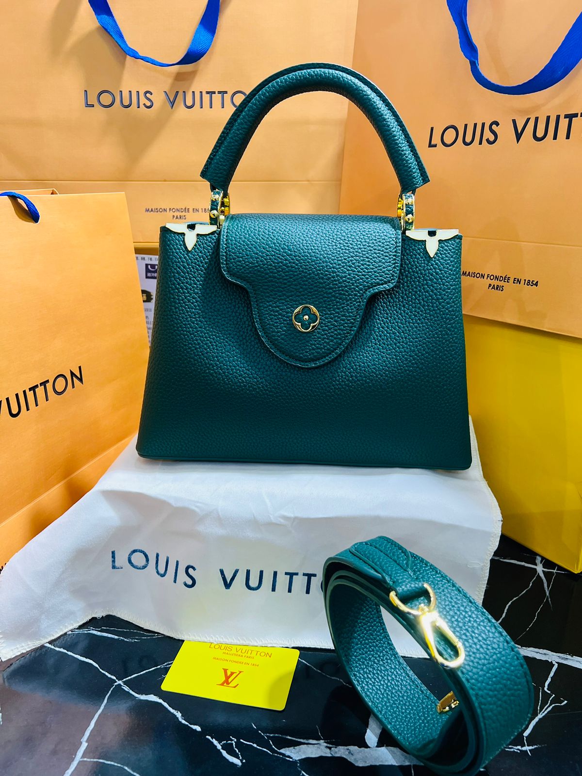 Louis Vuitton Capucine Verde Piel