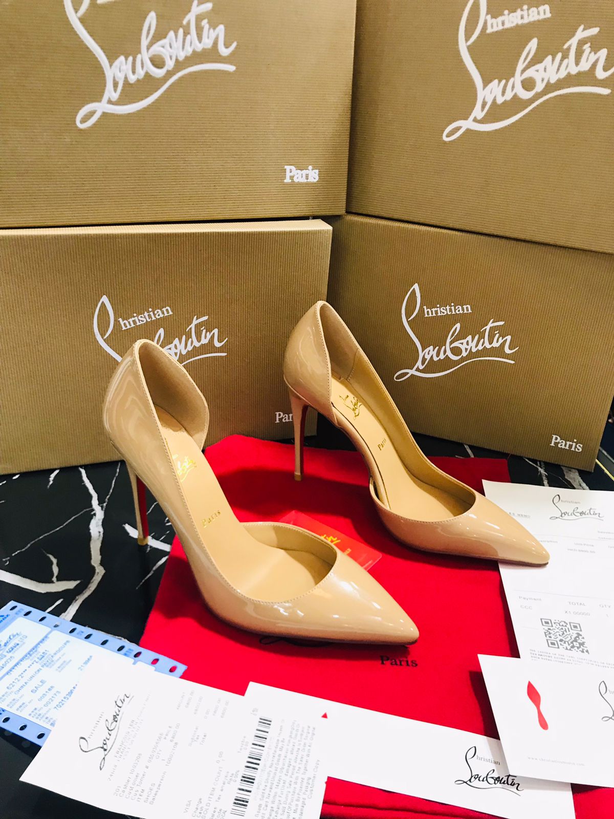 Louboutin Tacones color crema