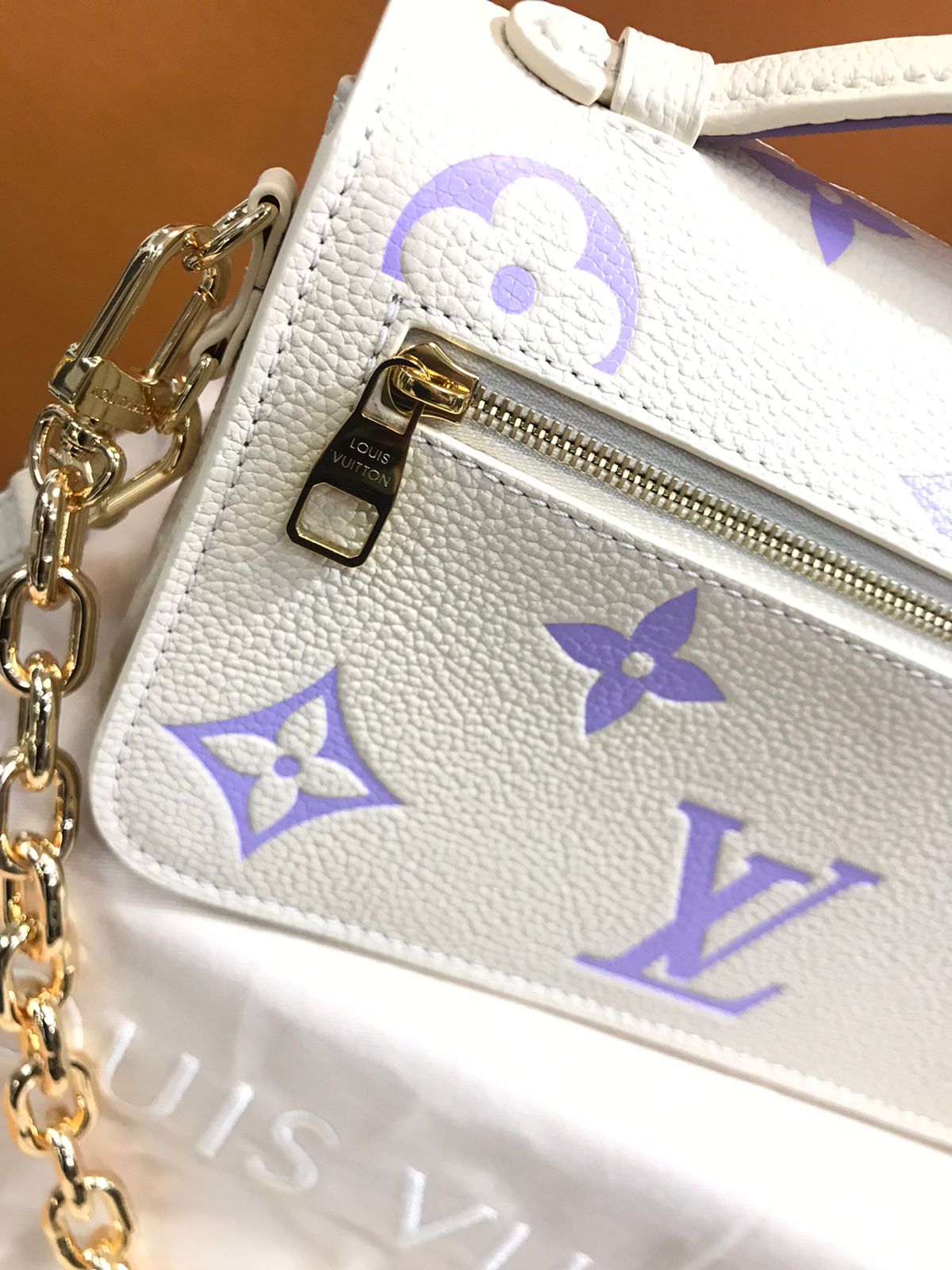 Louis Vuitton Blanco Lila Piel